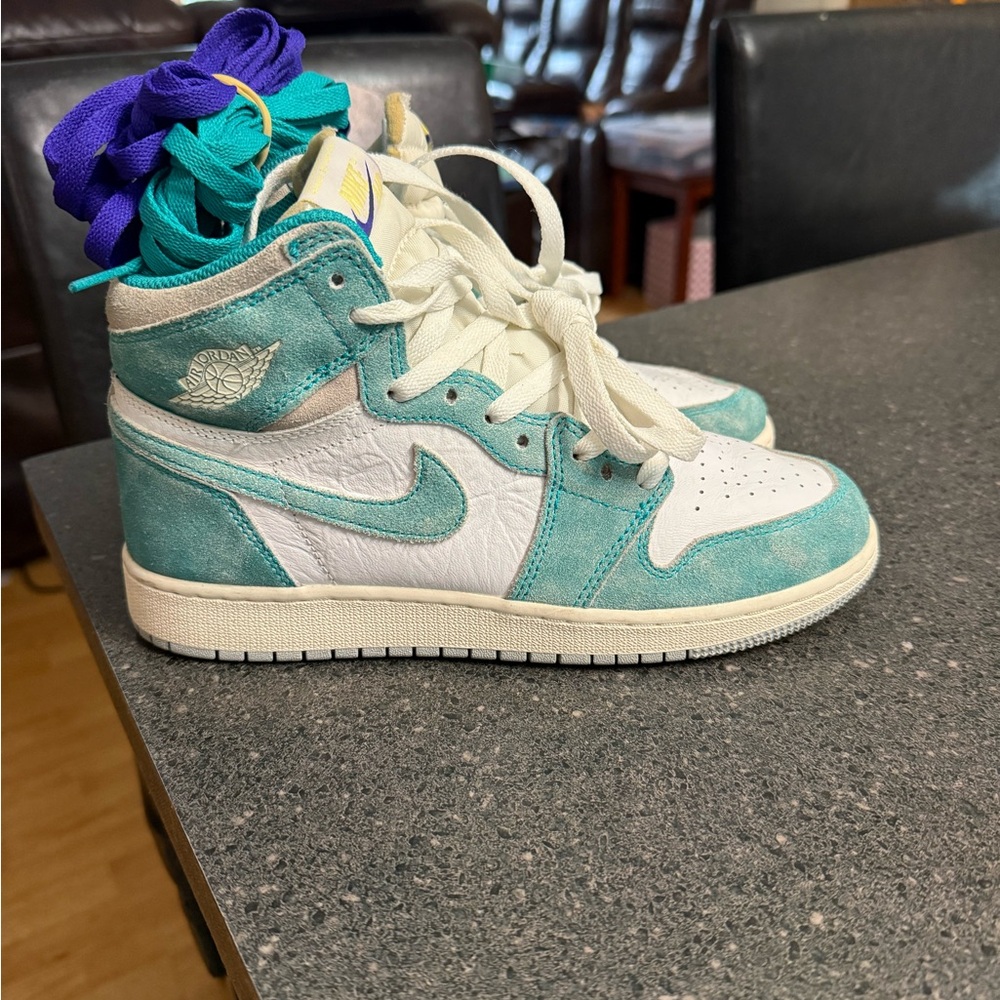 Nike Air Jordan 1 High Turbo Green size 6.5Y Big Kids Great condition 575441-311